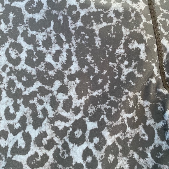 Zyia Active Womens Navy Leopard Print Athletic Workout Cropped Leggings Sz 6/8 - Picture 4 of 7